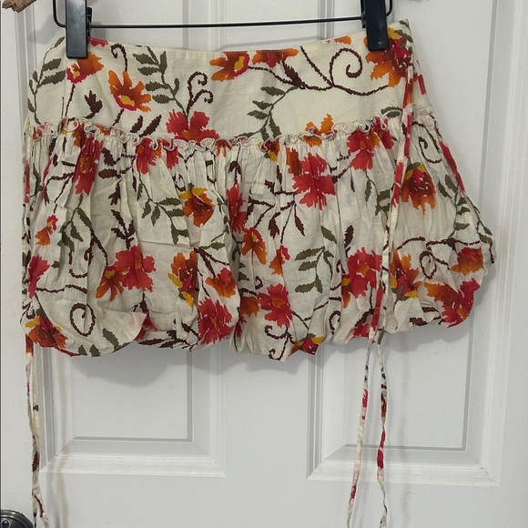 Guess Jeans Authentic floral low rise bubble skirt size medium cream miniskirt - Picture 2 of 6